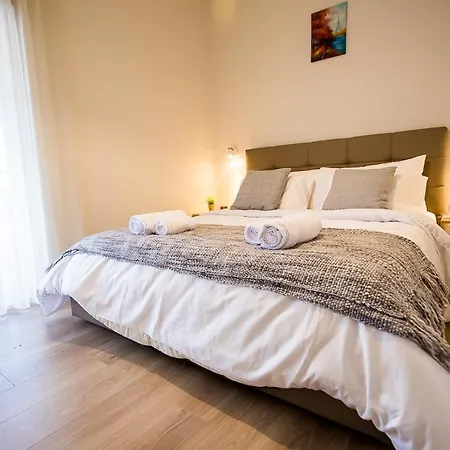 Lina - Tia, Chic Appartement
